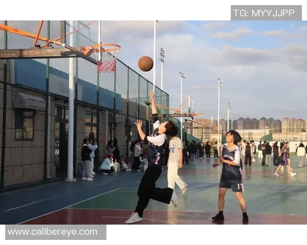 武汉篮球队配合默契创新高引领全国篮球新潮流