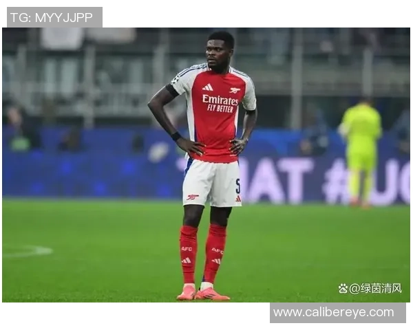 足球明星遭刺杀事件引发全球关注与哀悼,体育界的安全问题再度被提上日程